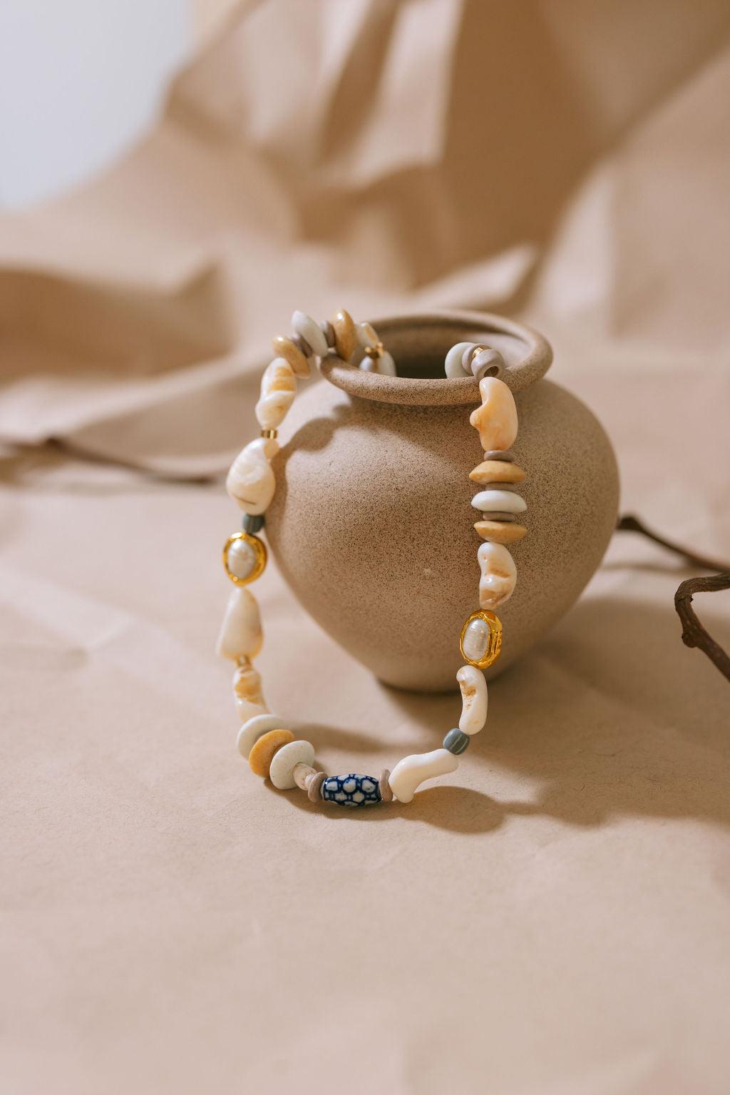 Collier Morgan – Bijou artisanal en or et matériaux naturels, 38 cm + 4 cm